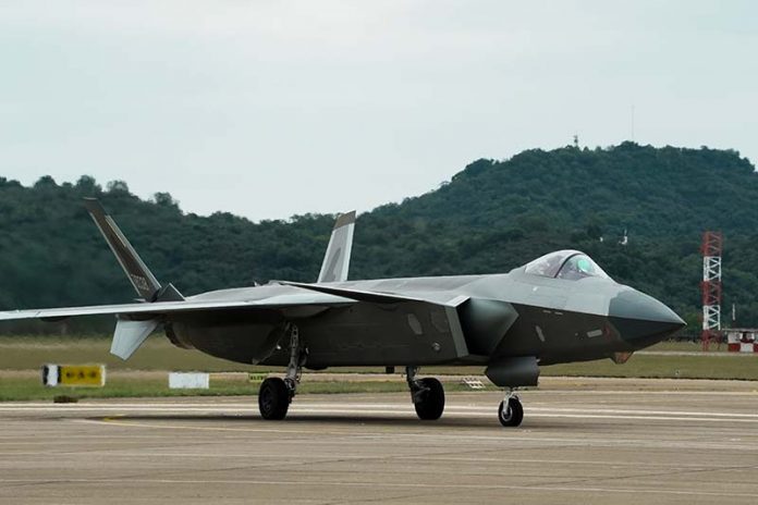 殲-20戰鬥機是未來解放軍空軍主力。圖／珠海航展提供