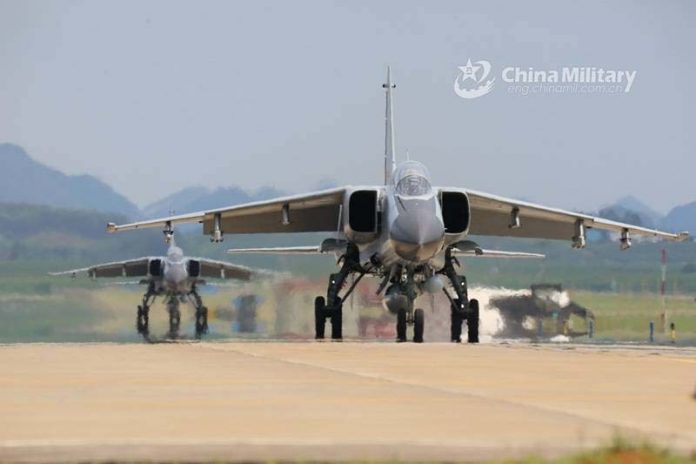 殲轟-7A「飛豹」戰鬥轟炸機。圖／中國軍網