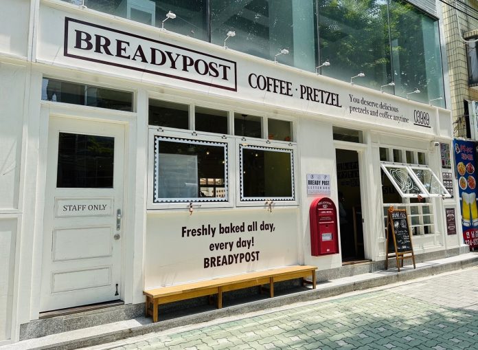 像是一個信封的BREADY POST延南洞分店外觀