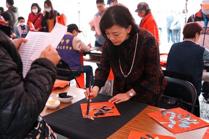 台中孔廟蛇燦年發迎春揮毫1/11登場-　前200名入園可獲開運豬福鈴鐺吊飾