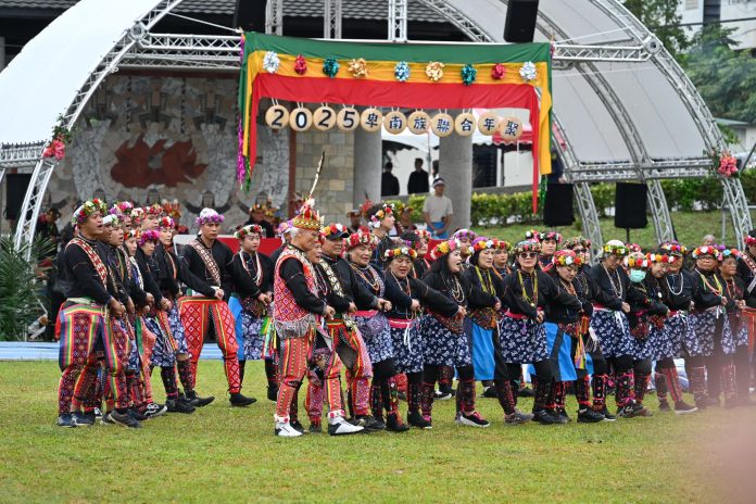 卑南族聯合年祭八社十部落齊聚　歌舞競技串連族人情感