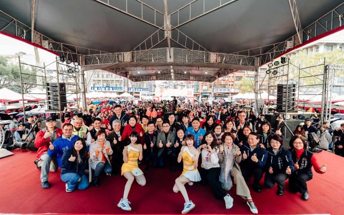 台中東勢新丁粄節盛大開幕！120斤超級新丁粄分送民眾　江主委：祝福好運一整年