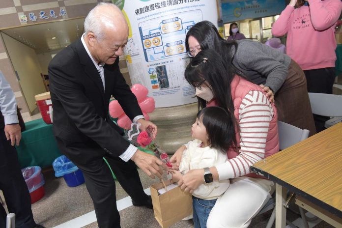 玫瑰花+diy面膜體驗　嘉義市警局婦女節活動暖心慶祝