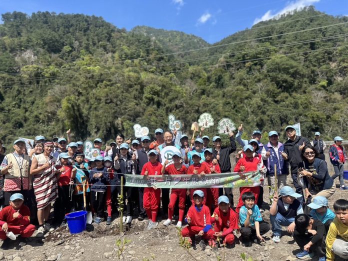 3月植樹月！　攜手編織生態綠網-中市農業局攜手學校辦植樹活動